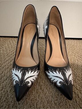 Gianvito Rossi Black and White Studded Pointed-Toe Pumps Size EU 38 $1395 retail